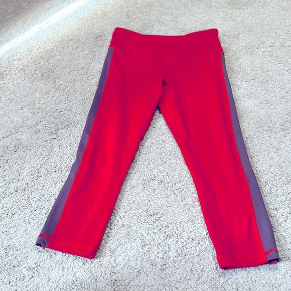 Zyia Light n Tight Red Royalty Stripe Hi-Rise Capri Legging,Tummy Control Sz 6-8 - Picture 1 of 4
